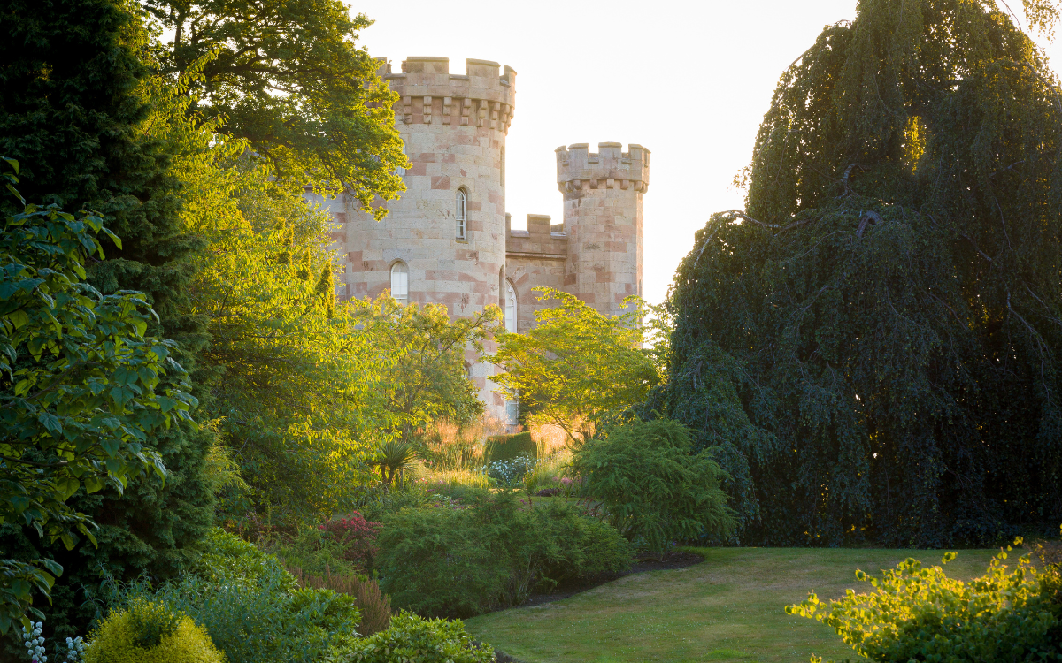 chalomdeley castle